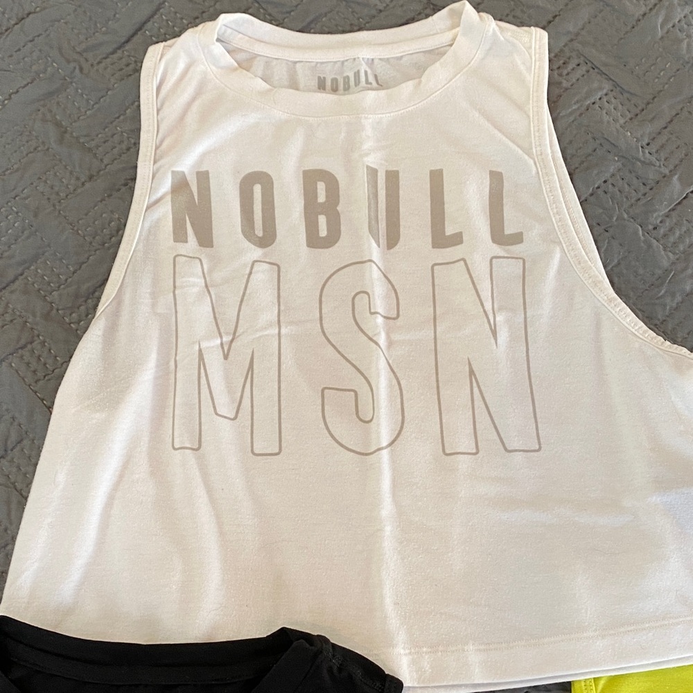 Bundle of 2 NOBULL Women’s Crops - White and Black